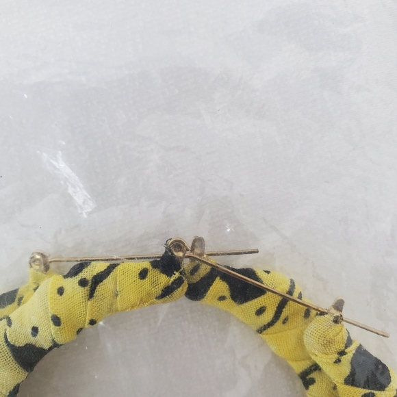 Two Earring Bundle - Picture 7 of 14